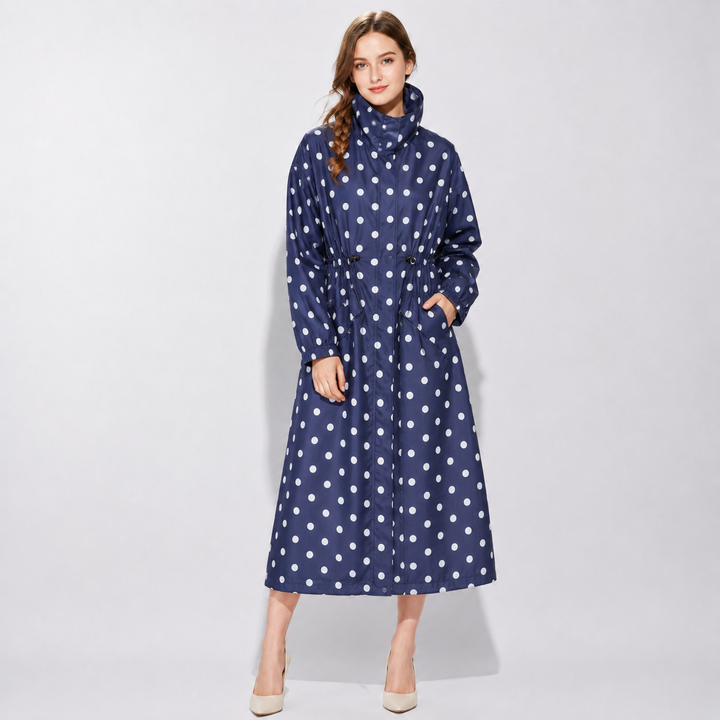 Vielseitiger Damen Regenmantel Rainora, wasserabweisend. Geeignet für Frühling, Herbst & Freizeit.