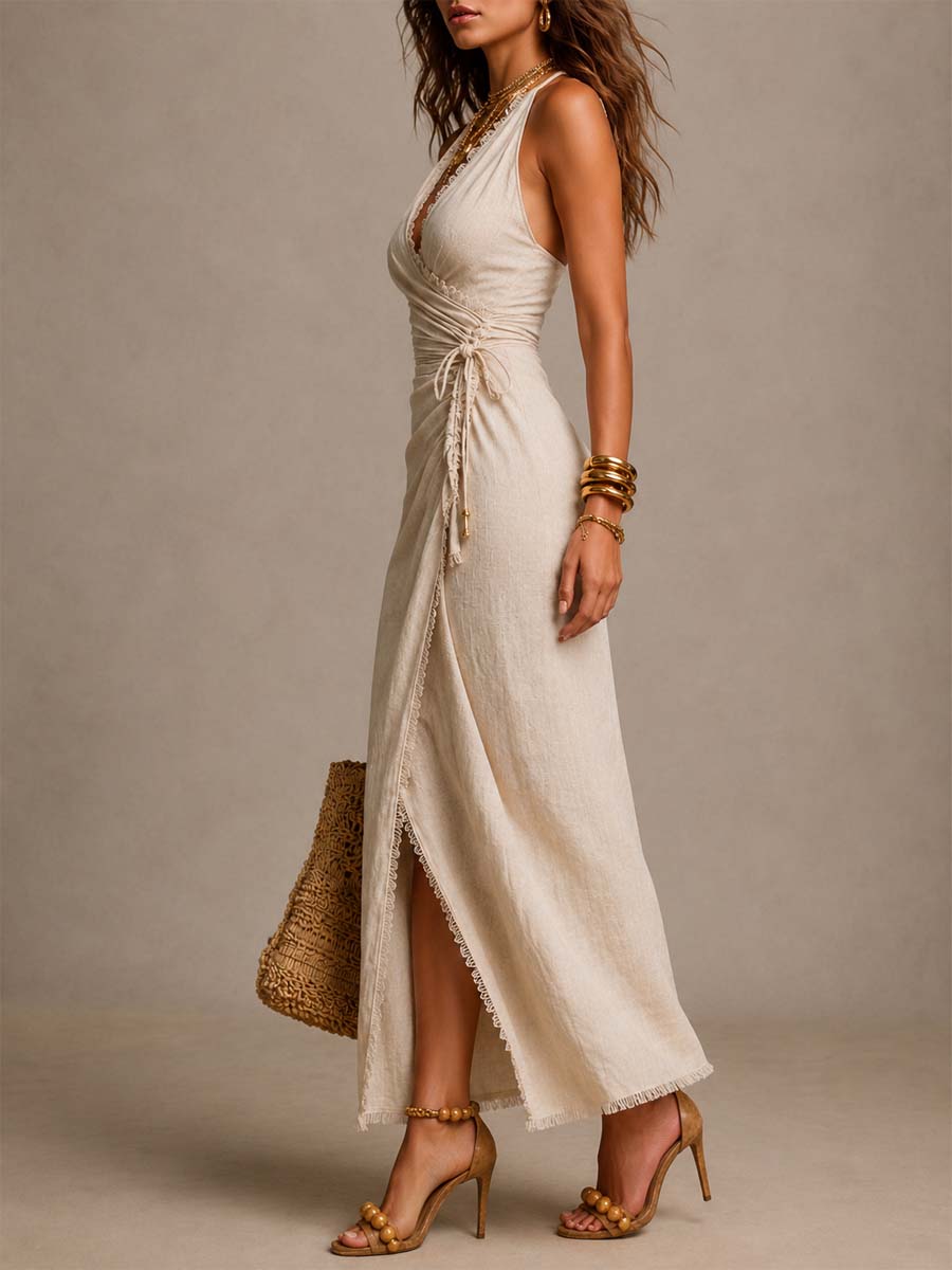 Feminin geschnittenes Midi-Kleid für Damen mit stilvollem überkreuztem V-Ausschnitt und filigranen Spitzenakzenten.