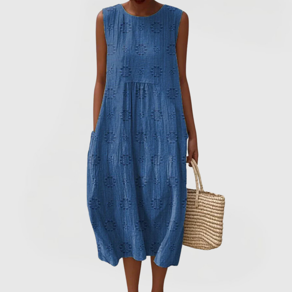 Nahaufnahme der praktischen seitlichen Taschen am lockeren Damen Sommerkleid, perfekt für Freizeit & Strand.