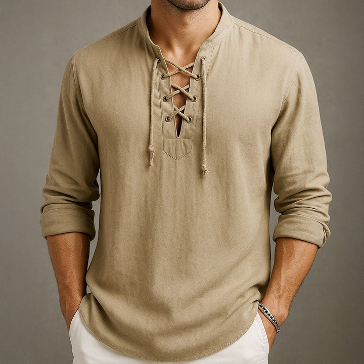 Lässiges Herren Schnürhemd in Beige. Bequemes, atmungsaktives Strandhemd, ideal für Urlaub & Sommer. Leichter Stoff.