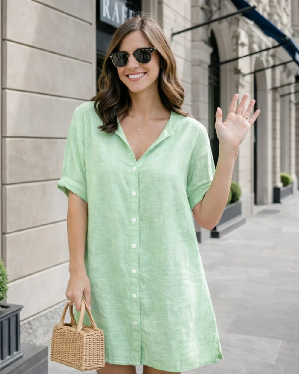 Bequemes Damen Sommerkleid mit V-Ausschnitt, kurzen Ärmeln und Knotendesign, ideal für Strand.