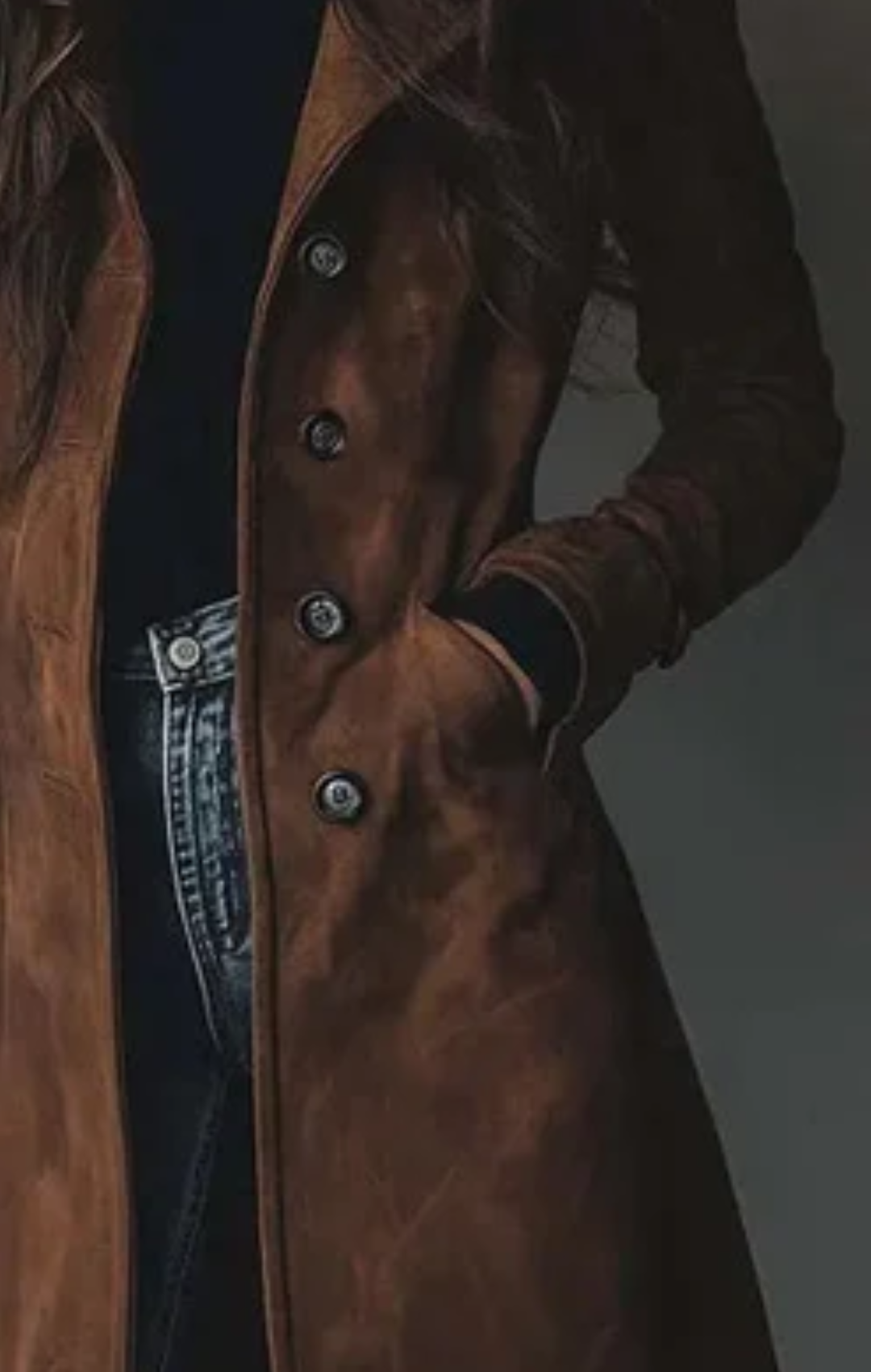Zeitlose lange Übergangsjacke für Damen, eleganter Frauenmantel für stilvolle Business- und Freizeit-Outfits.