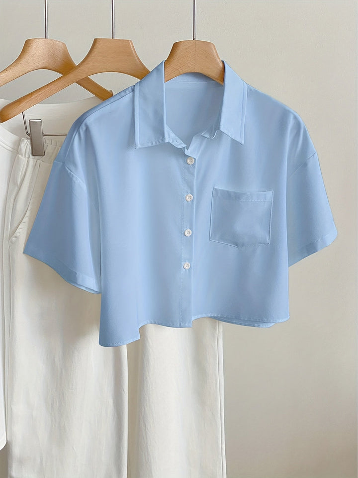 Moderne Damen Kurzarm Bluse mit Cropped Design, perfekt für warme Sommertage.