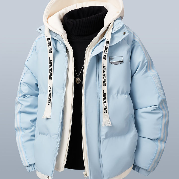 Blick auf den Reißverschluss & die Kapuze der modernen Herren Steppjacke mit Kontrastdesign.