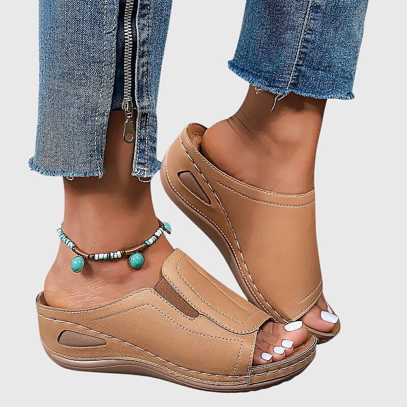 Vielseitige Aretha Flache Damensandalen, perfekt für Alltag, Freizeit und einen eleganten Sommerlook.