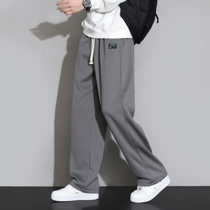 Robuste Herren-Sporthose, bequemer Schnitt, gerades Bein für Training & Alltag.