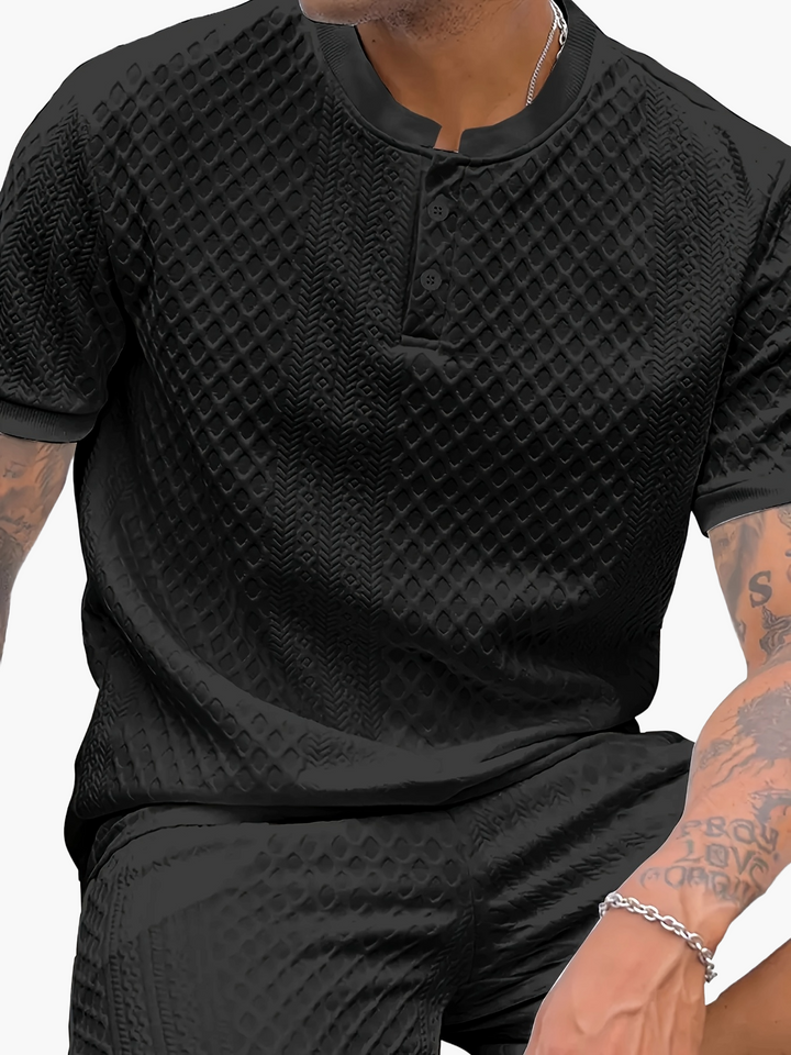 Vielseitiges Herren Kurzarm-Set: Polo-Shirt und Shorts, ideal für entspannte Tage.