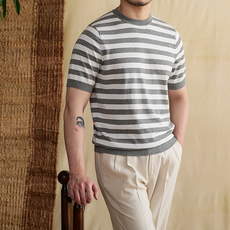 Elegantes Herren Streifenoberteil, Kurzarm, Rundhals, schmal geschnitten, vielseitig für Casual-Looks.