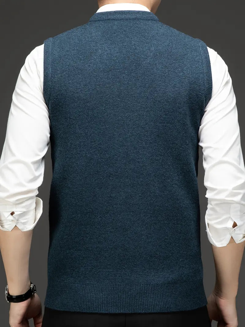 Rückenansicht: Slim Fit Herren Strick-Bodywarmer in Grau mit V-Ausschnitt, für eine schlanke Silhouette.