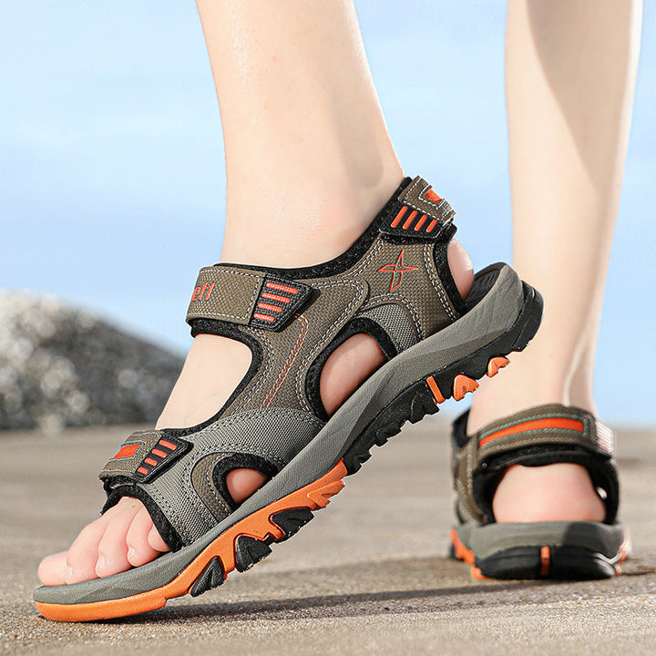 Rutschfeste Unisex Klettsandalen mit profilierter Sohle für sicheren Halt im Sommer. Bequeme Freizeitschuhe.