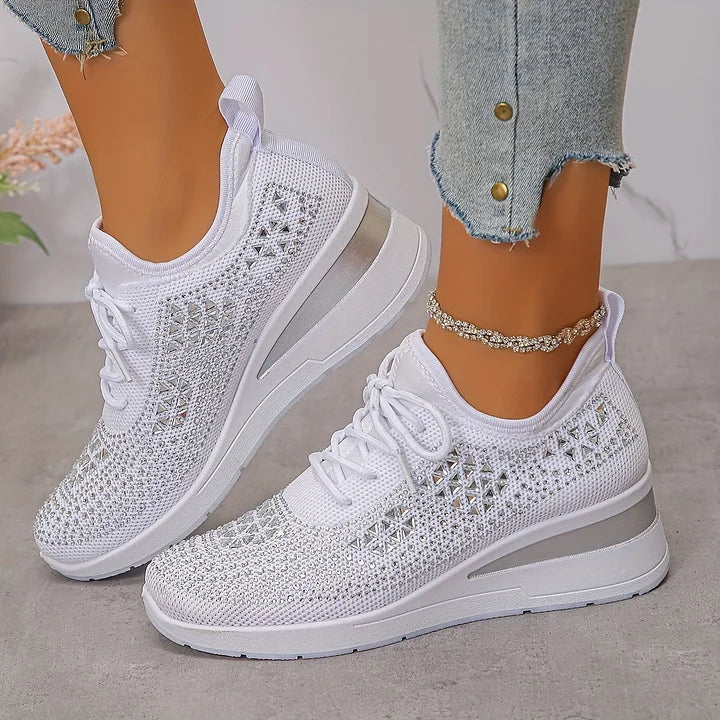 Robuste orthopädische Damenschuhe, rutschfest, atmungsaktiv und langlebig, für den täglichen Einsatz.