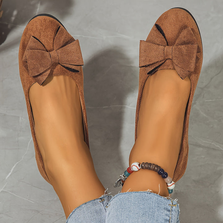 Schicke Damen Ballerinas mit Schleifendetail, gepolsterte Sohle für ganztägigen Komfort.