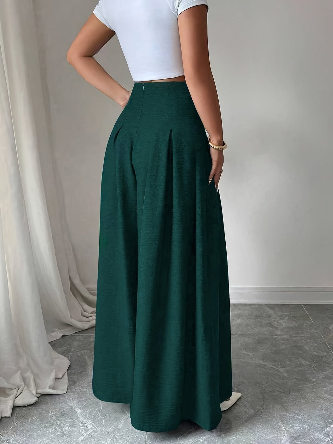 Modische Damen Weitbein Hose, High-Waist Schnitt, perfekt für Businesslooks.
