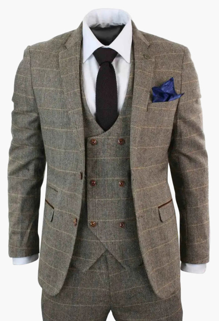 Eleganter Herren Dreiteiler mit Karomuster im Vintage-Look. Perfekt für formelle Anlässe.