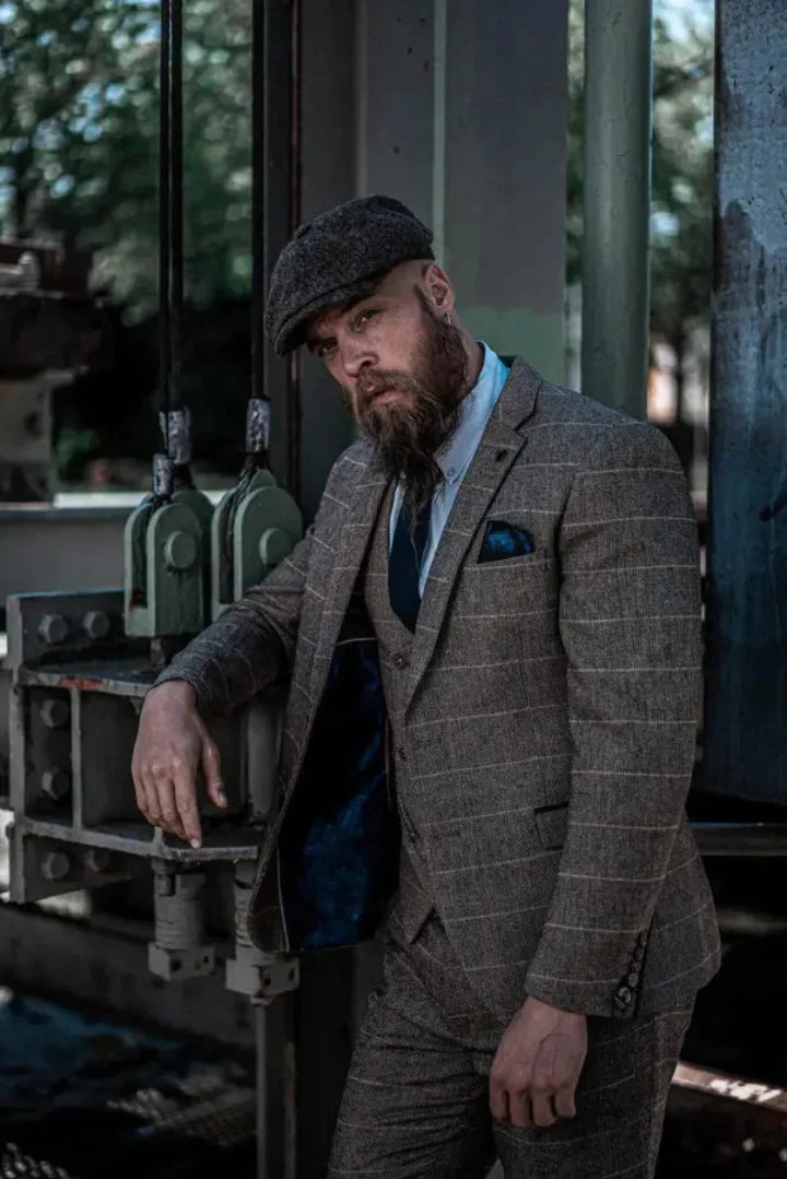 Herren Dreiteiler im Karo-Vintage-Stil. Perfekter Anzug für elegante Business-Meetings.