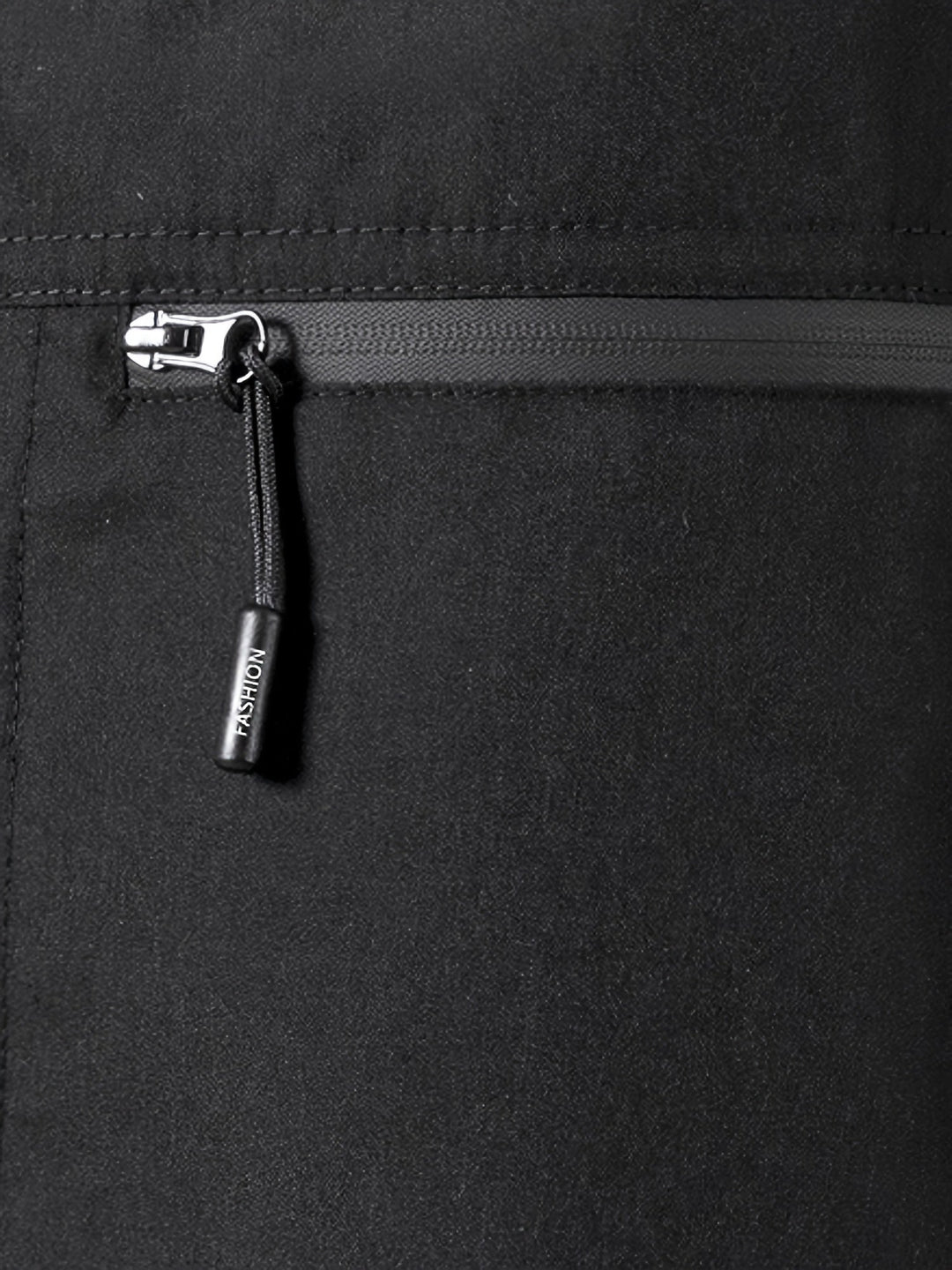 Bequeme Herren Sportshorts in Grau mit Kordelzug & Reißverschlusstaschen. Für Alltag & Sport.