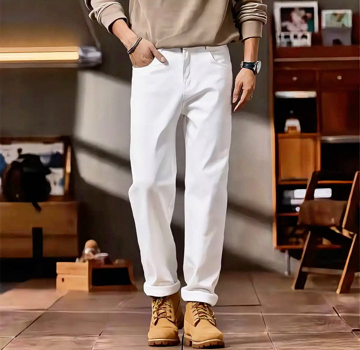 Vielseitige schwarze Herren Chinohose Tapered Fit, perfekt für Büro & Freizeit. Elegante Business & Freizeit Hose.