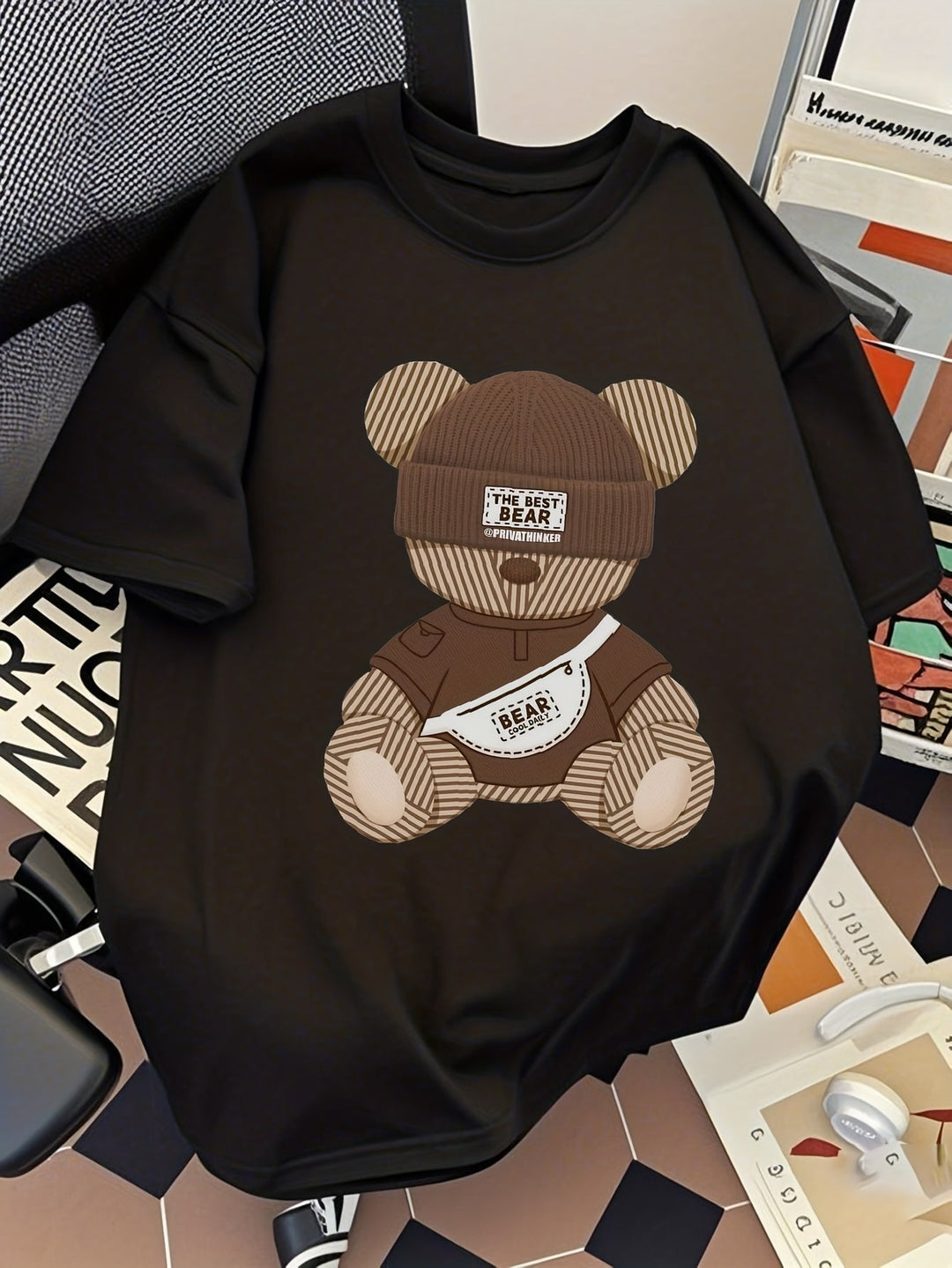 Herren Streetwear T-Shirt mit großem, coolem Bären-Print; perfekt für lässige Urban-Sommerlooks.