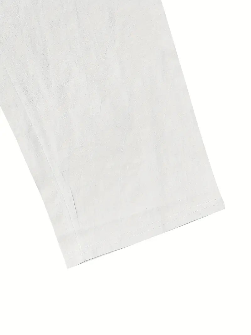 Beige leichte Herren Freizeithose. Elegant, atmungsaktiv, perfekt für Sommer, Reise & Strand.