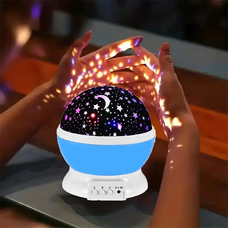 Kinder Nachtlicht Projektor mit Farbwechsel für Sternenhimmel, ideal als Geschenk und Deko im Babyzimmer.