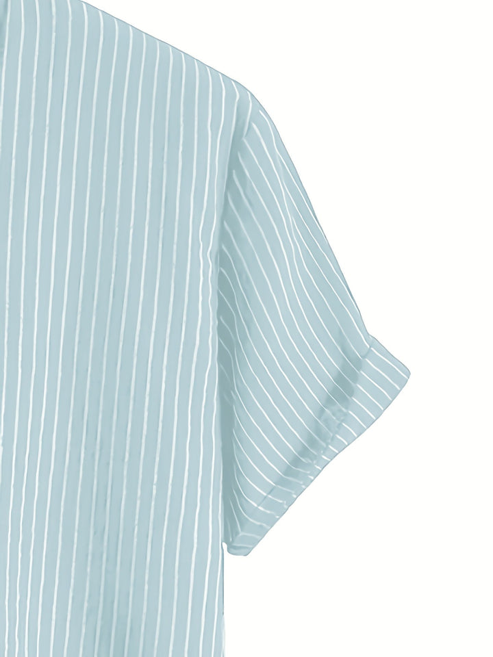 Trendiges Herren Kurzarmshirt mit Stehkragen und Streifen, ein Must-have für moderne Freizeitlooks.