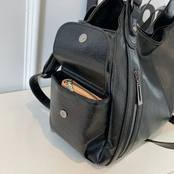 Burgunderrote Damen Freizeittasche. Geräumige Schultertasche für Reisen und Sport.