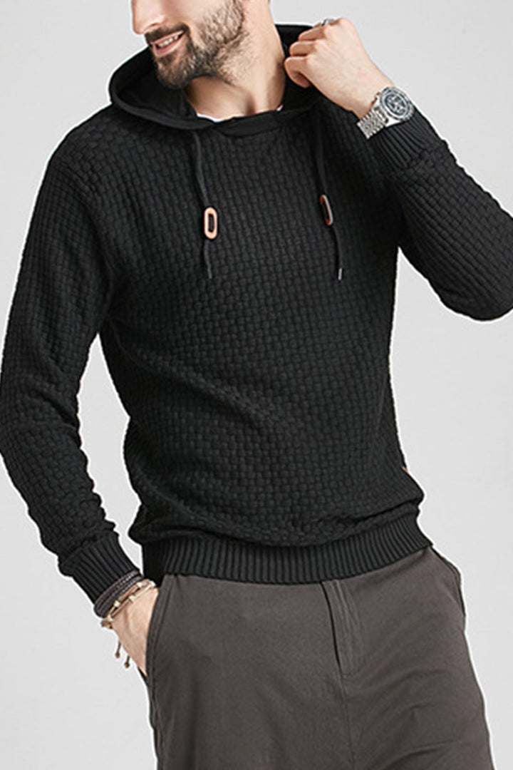 Komfortabler Herren Hoodie mit langen Ärmeln. Stylisches Oberteil für Freizeit und urbane Looks im Herbst.