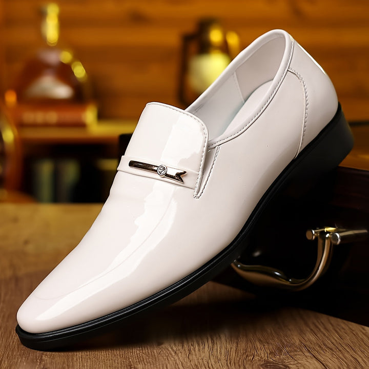 Elegante Herren Lackschuhe für Business-Meetings, Hochzeiten & formelle Veranstaltungen. Klassisch.