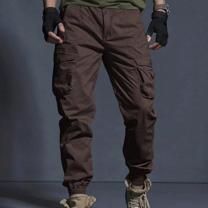 Stylische Herren Cargo Hose mit Kordelzug bietet optimalen Komfort und vielseitigen Look für den Alltag.