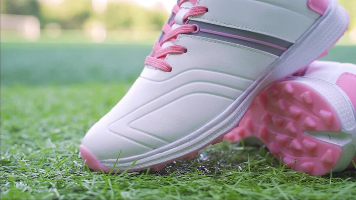 Nahaufnahme: Atmungsaktive leichte Damen Golfschuhe in Blau, für optimalen Komfort und Stil.