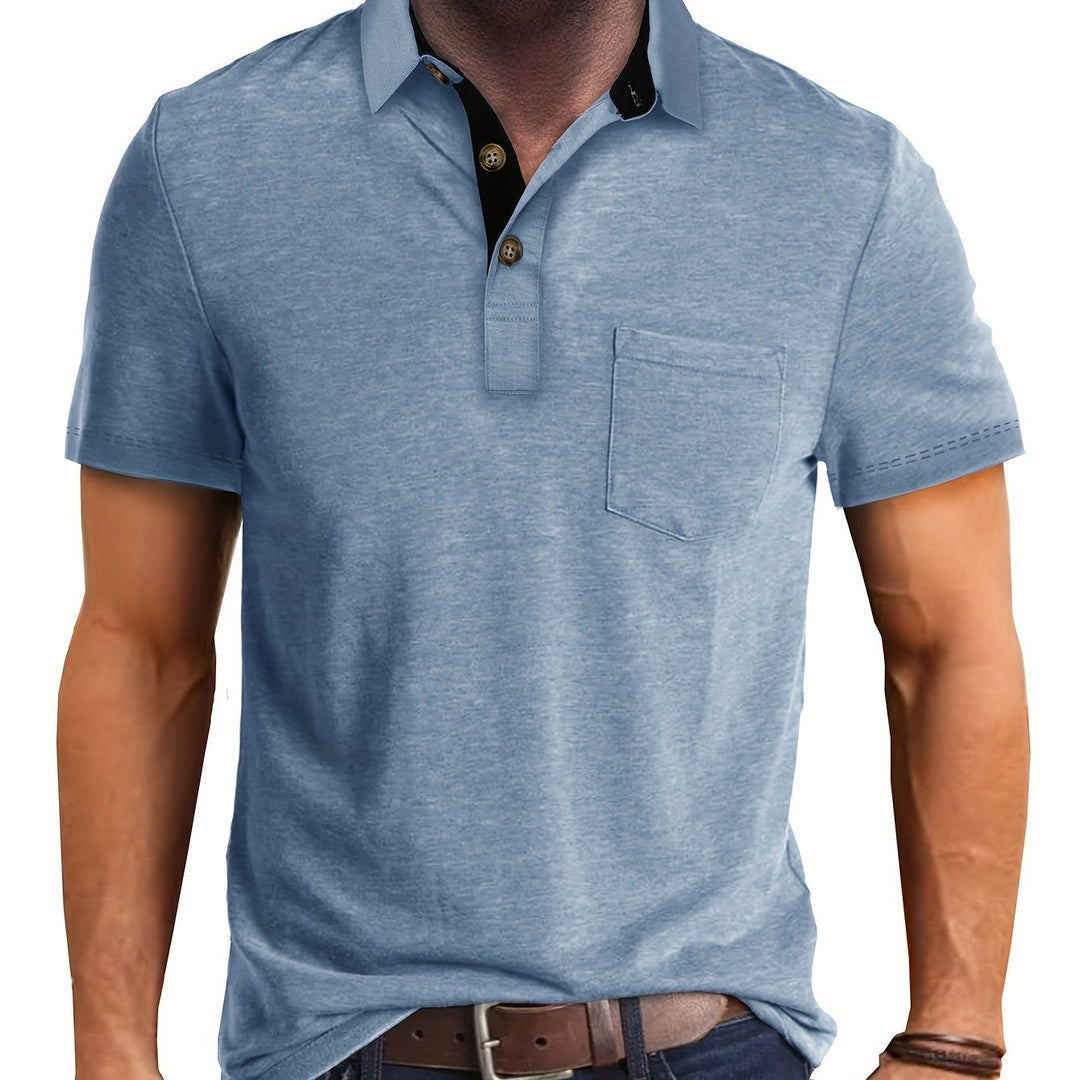Herren Poloshirt, graues Modell. Mit Brusttasche und stilvollem Kontrastkragen. Business Casual Sommeroutfit.