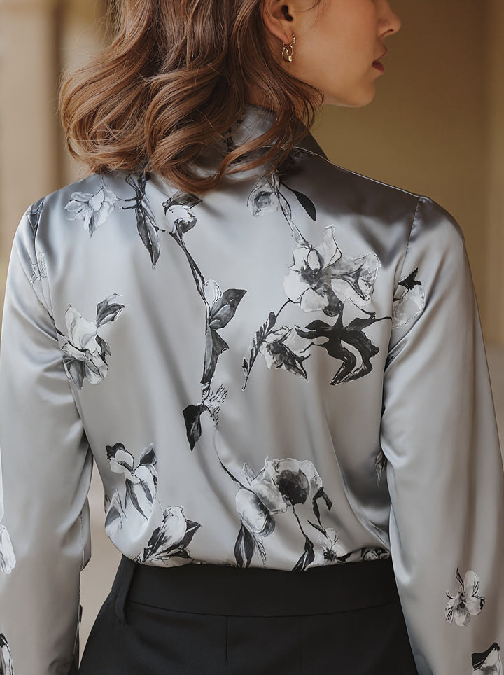 Detailreiche Langarm-Damenbluse mit eleganter Knopfleiste. Ein fließendes Oberteil für stilbewusste Frauen.