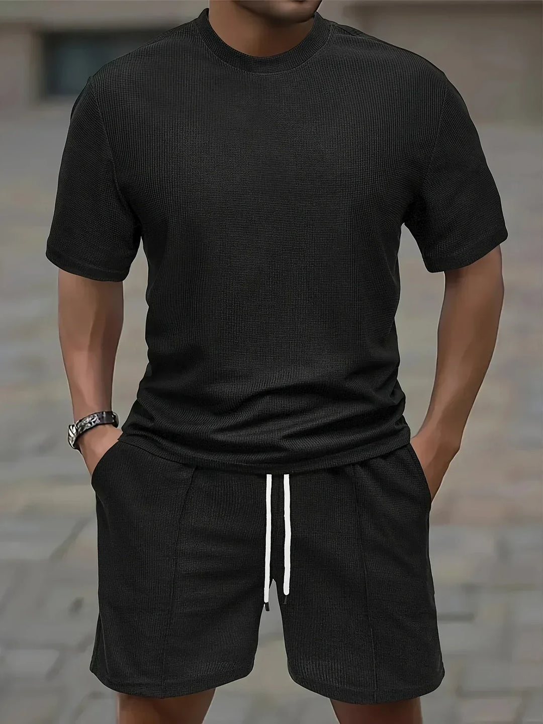 Herren Sportset mit atmungsaktivem T-Shirt und Shorts für Freizeit & Fitness. Ideal für aktive Männer.