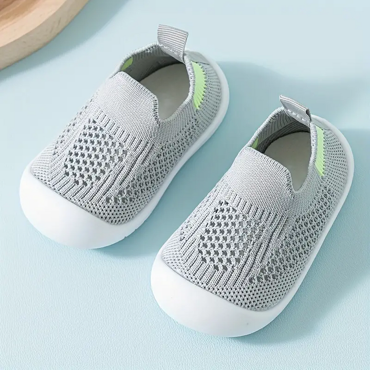 Kinder Barfußschuhe StepEase. Flexible, atmungsaktive Sneaker für Kleinkinder & natürliche Fußentwicklung.