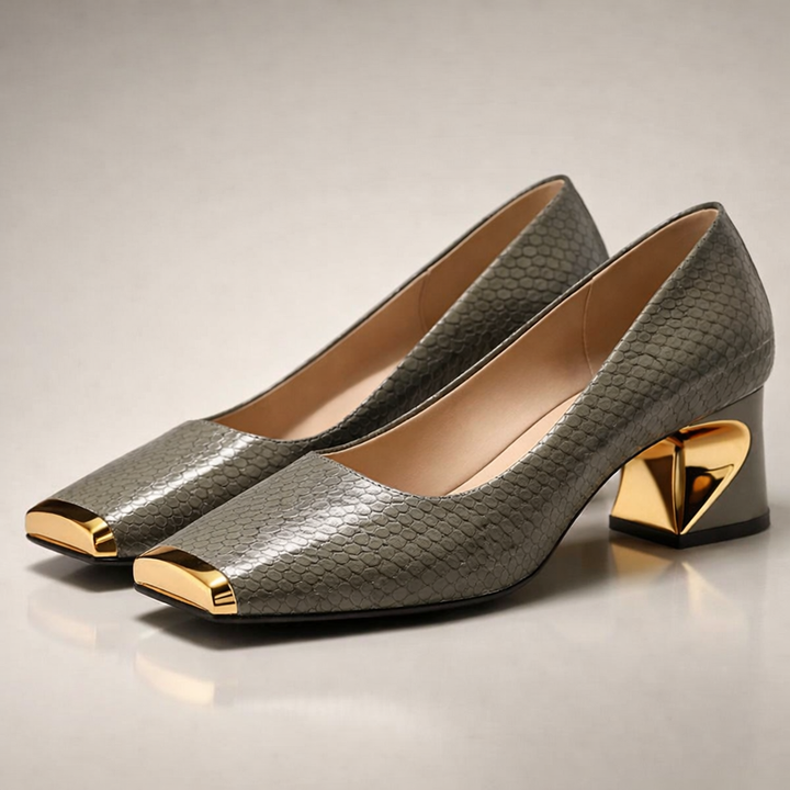 Stylische graue Damenpumps mit bequemem Blockabsatz & eckiger Spitze. Perfekt für Business & Abend.