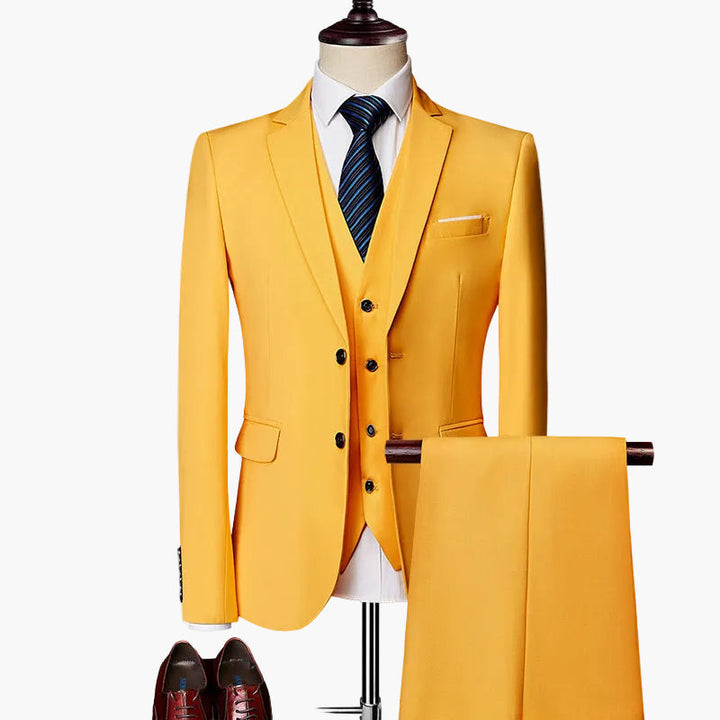 Detailansicht des feinen Stoffes vom 3-teiligen Slim Fit Herren Business Anzug.