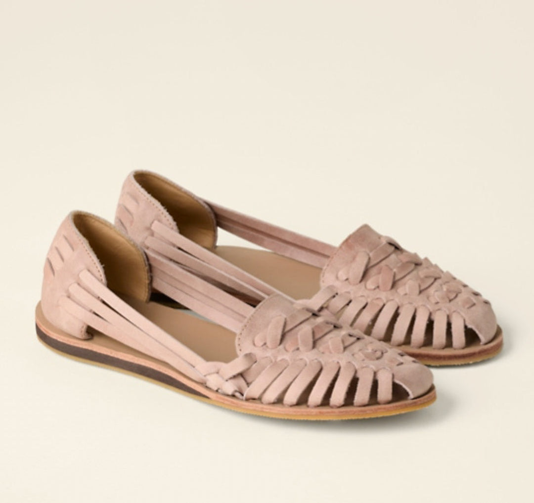 Handgeflochtene Damen Huaraches Sandalen in Braun. Komfortable, atmungsaktive Sommerschuhe mit Stil.