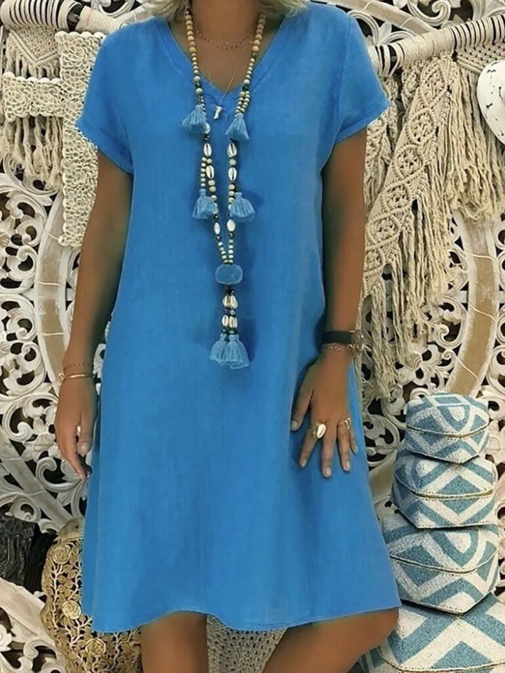 Kurzes Damenkleid im Relaxed Fit, perfekt für Freizeit und Alltag. Betont Komfort und lässigen Stil.