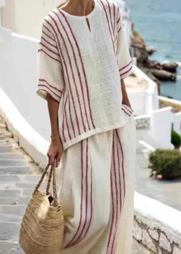 Bequemes Damen Sommer Set mit ärmellosem Top & gestreiften Hosen. Ideal für Casual Wear.