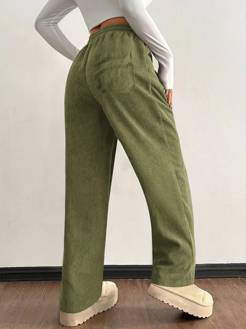 Komfortable Damen Joggerhose mit weitem Bein und High-Waist. Stylisch, bequem und vielseitig für jede Frau.