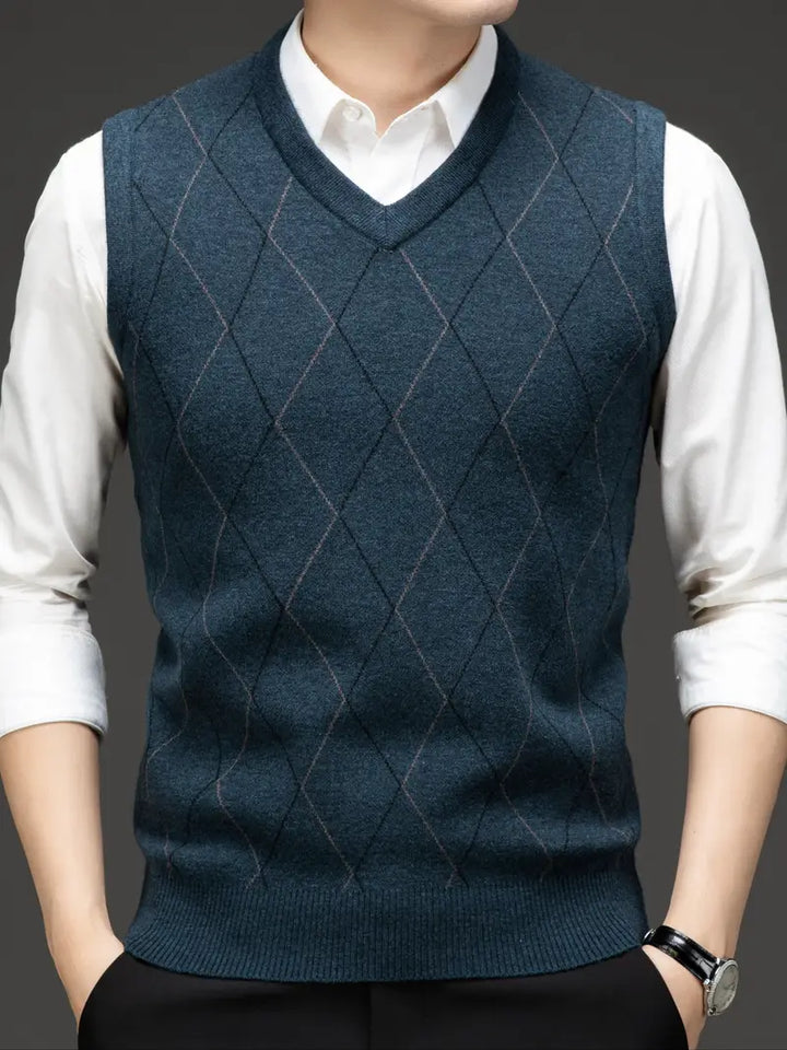 Marineblauer Herren Strick-Bodywarmer Slim Fit mit V-Ausschnitt, ideal zum Layering über einem Hemd.