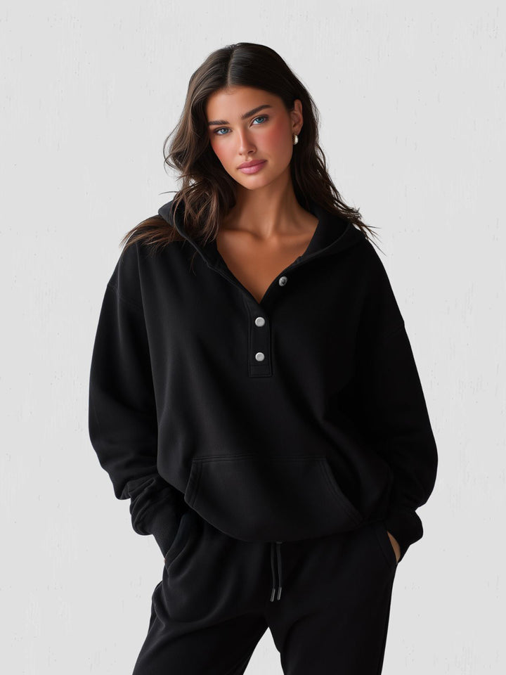 Stilvoller Damen Hoodie, oversized & weich. Moderner Kapuzenpullover mit Viertel-Knopfleiste für Komfort.
