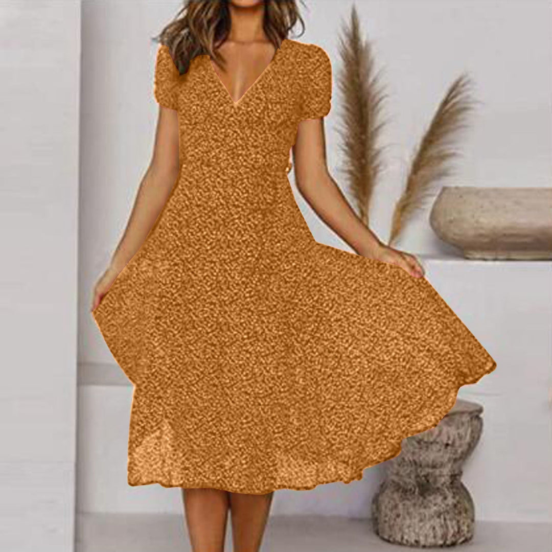 Feminines A-Linien Sommerkleid für Damen. Elegantes Wickel-Midikleid mit V-Ausschnitt, perfekt für Freizeit & Party.