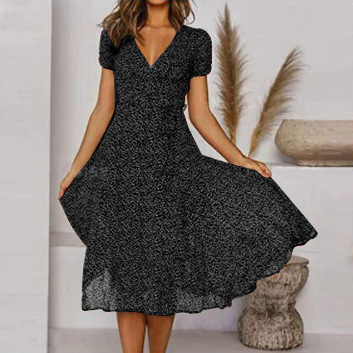 Komfortables, elegantes Damen Wickel-Midikleid mit Puffärmeln & V-Ausschnitt. Ein stilvolles Sommerkleid für jeden Anlass.