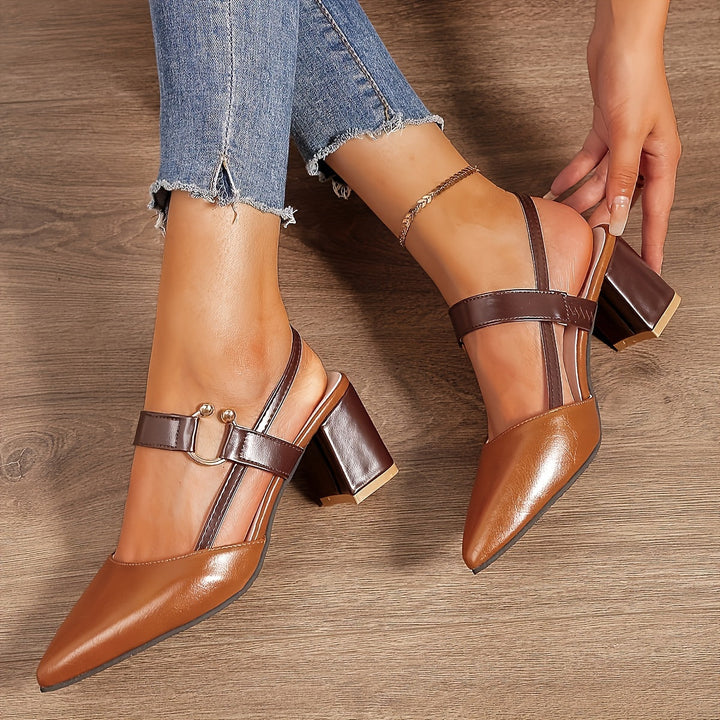Bequeme Damen Slingback Heels mit spitzer Zehenpartie und moderatem Blockabsatz für lange Tage.