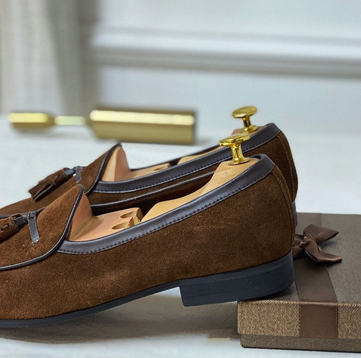 Elegante Herren Slipper aus Leder mit Quasten, perfekt für einen stilvollen Auftritt.
