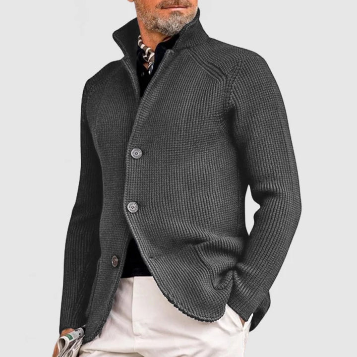 Stilvoller Herren-Cardigan mit Stehkragen für einen lässigen oder schickeren Männer-Style im Herbst.