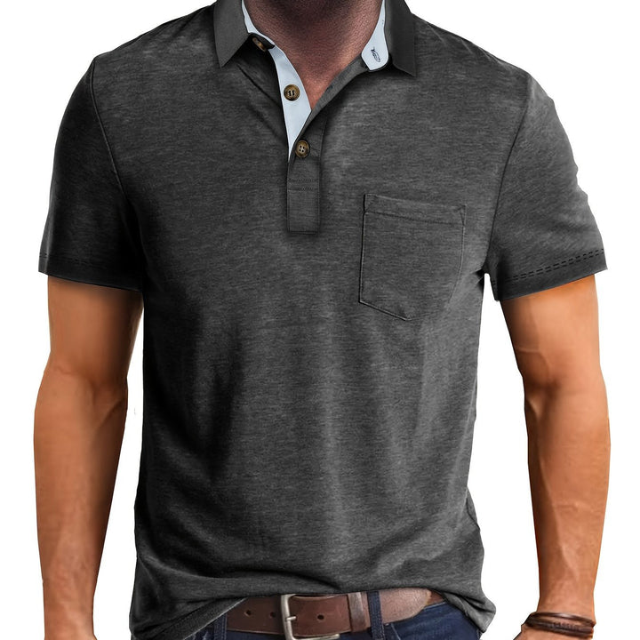 Modernes Herren Poloshirt in Grün. Komfortables Kurzarm-Shirt mit Brusttasche für Freizeit & entspannte Tage.
