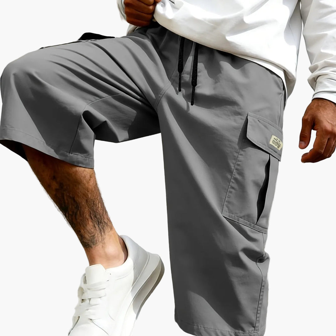 Strapazierfähige Herren Streetwear Cargo Shorts, funktionale Taschen für Urban-Abenteuer.