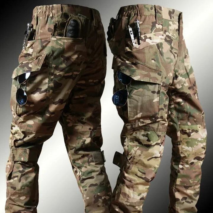Militärisches Herren Combat Bekleidungsset: Longsleeve & Cargo-Hose mit Knieschutz für extreme Bedingungen.
